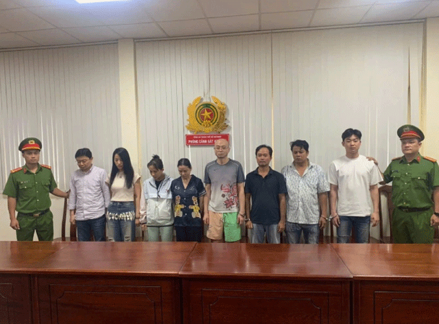 Boc-tran-loat-bi-mat-cua-nha-hang-gallery-tphcm-y-nghia-cua-combo-hai-san-lon-gay-sung-so-2