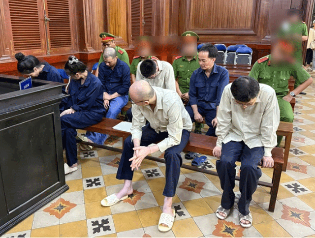 Boc-tran-loat-bi-mat-cua-nha-hang-gallery-tphcm-y-nghia-cua-combo-hai-san-lon-gay-sung-so-5