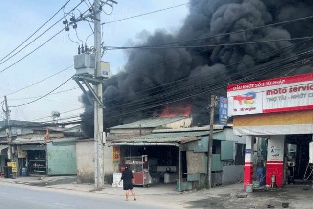 Camera-ghi-lai-canh-tuong-chay-kinh-hoang-o-tphcm-hien-truong-sau-vu-chay-gay-am-anh-3