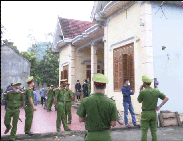 Vu-ban-nha-nhung-khong-chiu-chuyen-di-bi-cuong-che-van-cay-cua-vao-o-chu-moi-phai-di-thue-tro-o-5