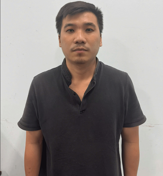 Vu-mot-nhom-nhau-say-non-oi-tren-xe-va-hanh-hung-tai-xe-o-tphcm-bat-giua-mot-nguoi-dan-ong-3