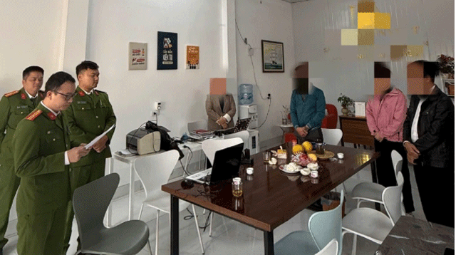 Khoi-to-3-co-dat-lap-ho-so-khong-hop-thuc-hoa-thu-tuc-sai-quy-dinh-de-du-dieu-kien-mua-nha-xa-hoi-1