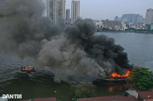 Du-thuyen-chay-o-song-sai-gon-2