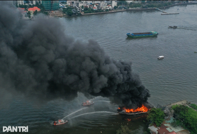 Du-thuyen-chay-o-song-sai-gon-4