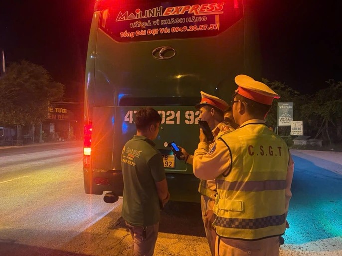 danh-tinh-tai-xe-xe-khach-than-nhien-lai-xe-cho-22-nguoi-sau-khi-uong-ruou-vua-bi-xu-phat-cuc-cang-2