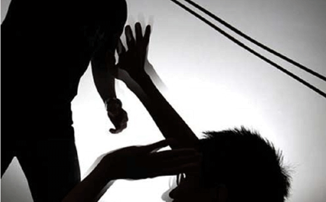 2-thieu-nien-dung-kiem-sat-hai-mot-nguoi-2