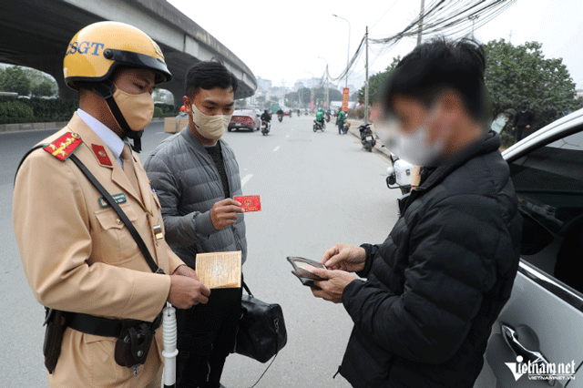 Csgt-hoa-trang-thanh-hanh-khach-4