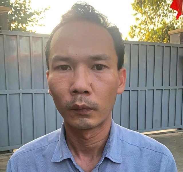 Nhan-vien-ngan-hang-lua-doi-tien-moi-2