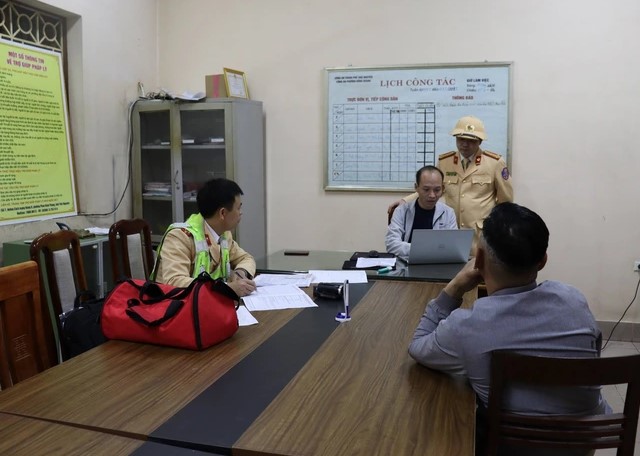 Nguoi-dan-ong-tu-trom-xe-cua-minh-1