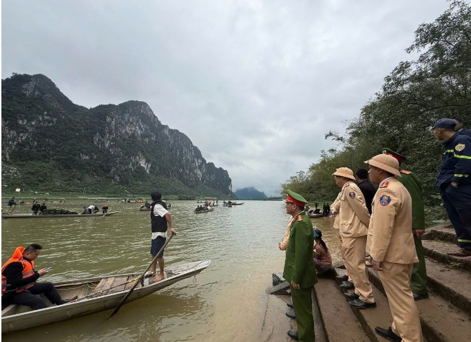 lat-thuyen-7-nguoi-4