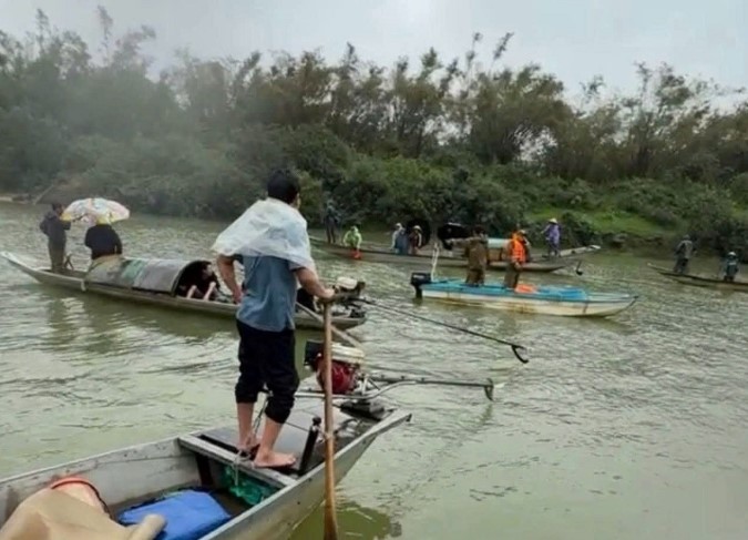 lat-thuyen-7-nguoi-6