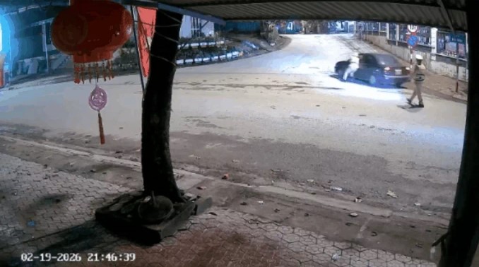 nam-tai-xe-oto-keo-tay-can-bo-csgt-1