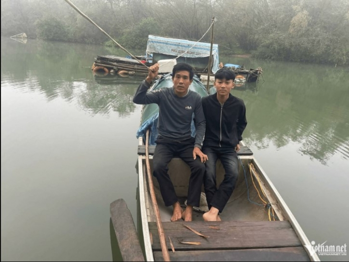 gia-dinh-7-nguoi-bi-lat-thuyen-o-song-gianh-1