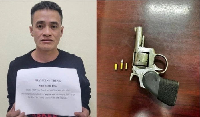 nam-thanh-nien-dung-sung-cuop-oto-1