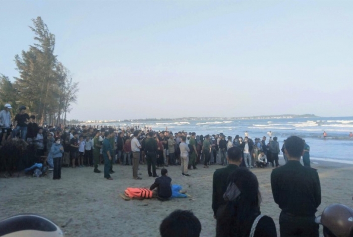 3-nguoi-trong-mot-gia-dinh-duoi-nuoc-o-quang-ngai-1