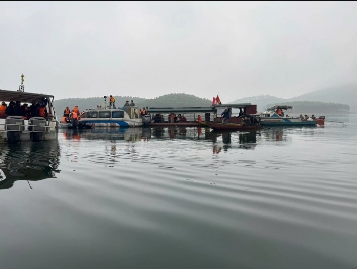 tim-thay-xac-tau-vu-lat-ho-thac-ba-1