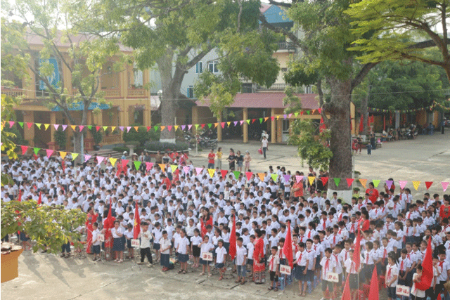 Giao-vien-bat-hoc-sinh-liem-dat-1