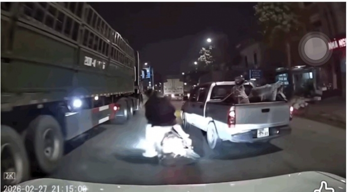 clip-xe-ban-tai-ep-nga-xe-may-1