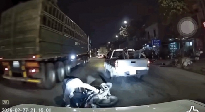 clip-xe-ban-tai-ep-nga-xe-may-2