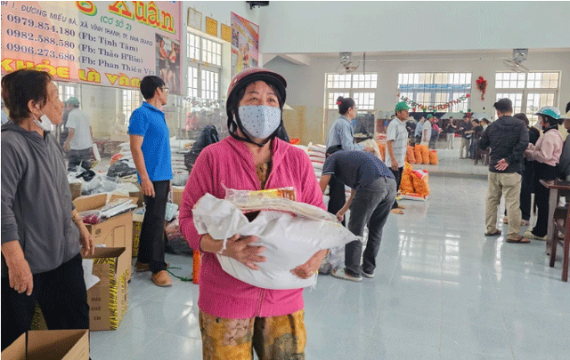 Chu-tich-ubnd-xa-dien-tho-len-tieng-ve-cau-hoi-13-3-tan-gao-cuu-tro-dot-lu-lut-lon-dang-o-dau-2