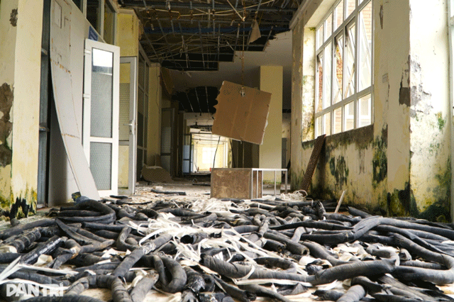 Trung-tam-hoi-nghi-160-ty-lien-tiep-bi-dot-nhap-pha-hoai-va-an-trom-4