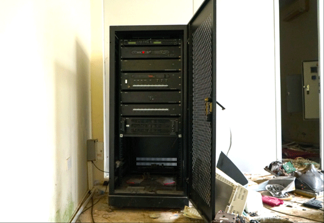 Trung-tam-hoi-nghi-160-ty-lien-tiep-bi-dot-nhap-pha-hoai-va-an-trom-5