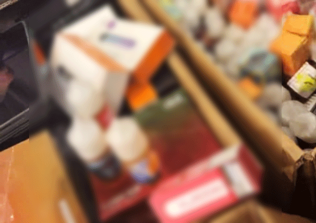 Canh-sat-phat-hien-can-ham-bi-mat-giua-trung-tam-tphcm-triet-pha-gan-30000-thuoc-la-dien-tu-3