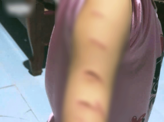 Chu-tich-ubnd-tinh-ca-mau-len-tieng-vu-be-gai-lop-5-bi-chi-ho-dung-dao-cat-giay-rach-nhieu-nhat-2