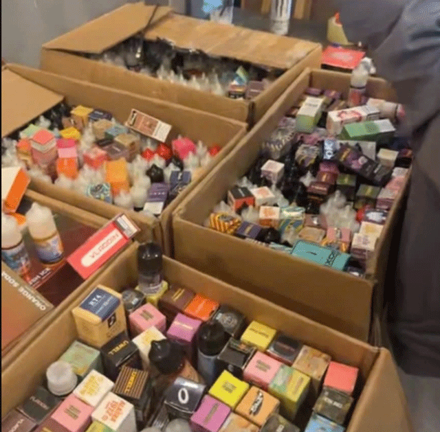 canh-sat-phat-hien-can-ham-bi-mat-giua-trung-tam-tphcm-triet-pha-gan-30000-thuoc-la-dien-tu-4