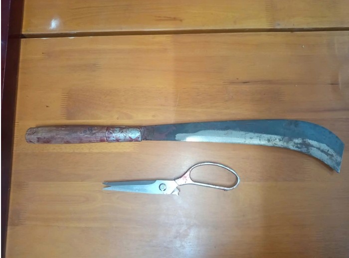 Vu-2-nguoi-dan-ong-dung-keo-va-con-rua-dam-nhau-o-cua-khau-cha-lo-nguyen-nhan-ban-dau-dan-den-dau-da-2