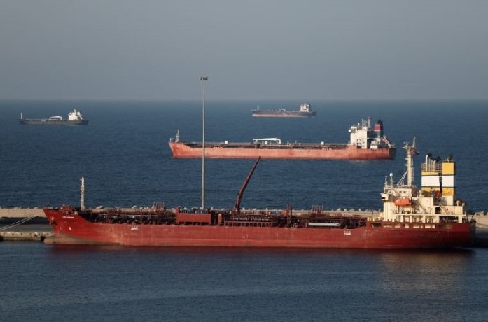 iran-cho-tau-cho-dau-qua-eo-bien-2