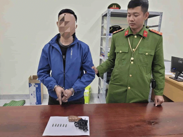 Thanh-nien-giu-sung-co-dan-2