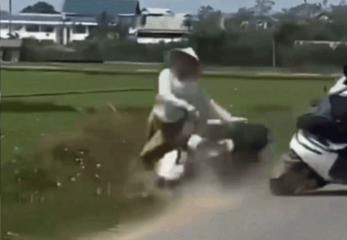 nam-sinh-tong-nguoi-phu-nu-2