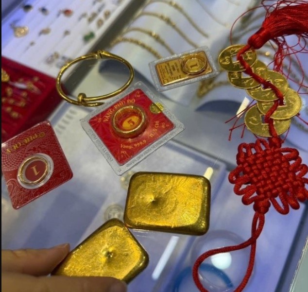 nu-sinh-ban-114-chi-vang-2