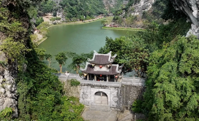 Bao-ve-diem-du-lịch-tuyet-tinh-coc-ninh-binh-2