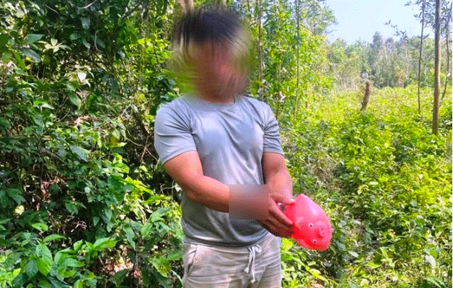 Ke-chuyen-mac-ao-mua-khi-gay-an-1