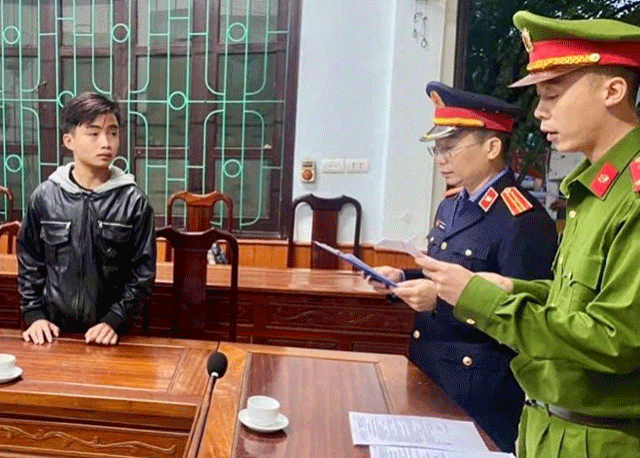 Nam-sinh-lop-11-danh-hoc-sinh-lop-9-1