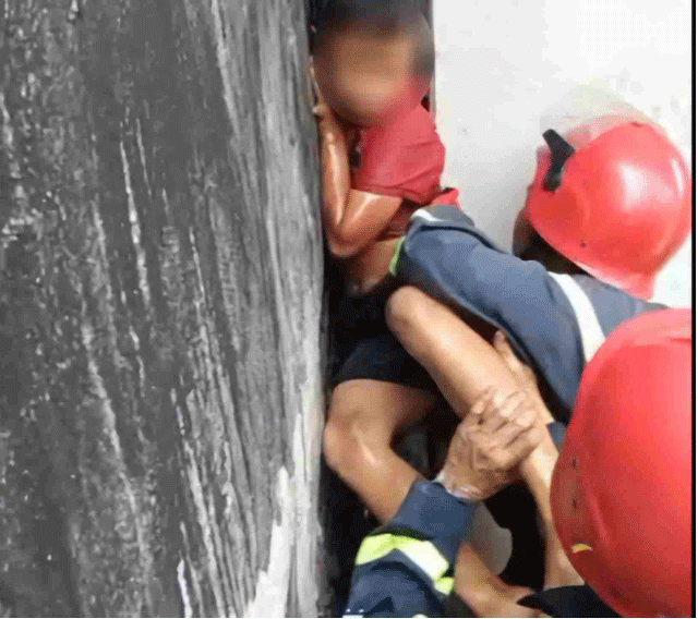 Be-trai-roi-tu-mai-nha-xuong-2