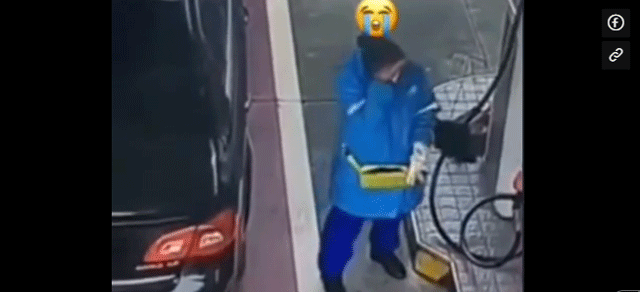 Tai-xe-mercedes-nem-tien-xuong-dat-4