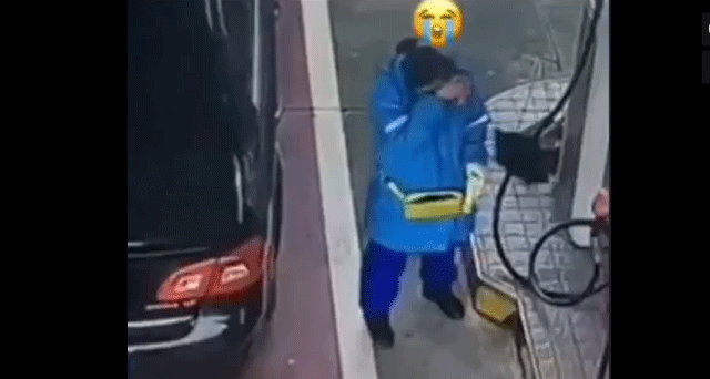 Tai-xe-mercedes-nem-tien-xuong-dat-5