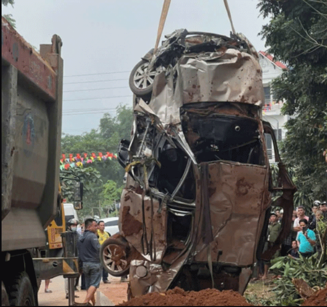 Xe-tai-cho-dat-lat-6