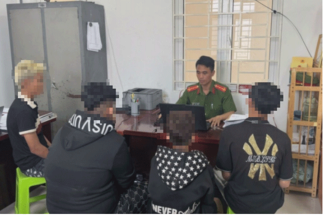 4-thieu-nien-trom-xe-may