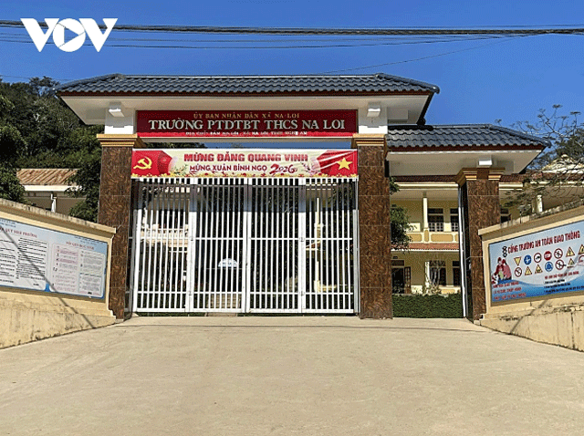 2-nu-sinh-lop-8-lay-chong-3