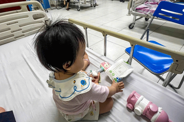 Hanh-hung-3-me-con-4