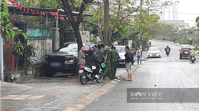 Nguoi-phu-nu-dap-pha-oto-3