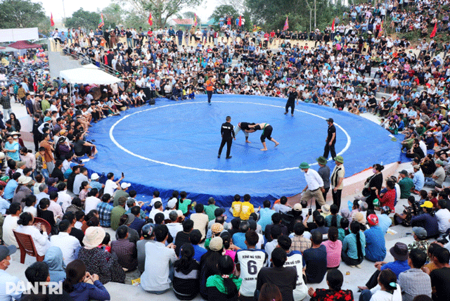 Nu-do-vat-o-hoi-lang-nghe-an-2