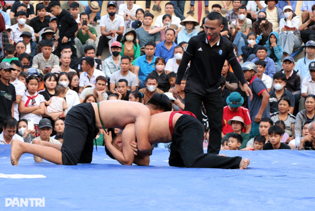 Nu-do-vat-o-hoi-lang-nghe-an-3