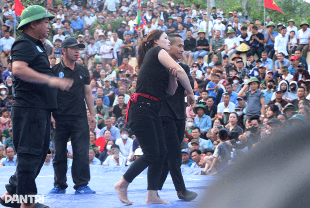 Nu-do-vat-o-hoi-lang-nghe-an-5