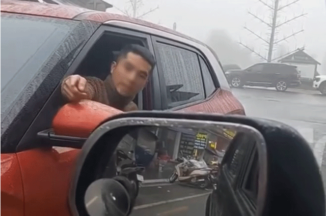 Tai-xe-oto-di-nguoc-chieu-1