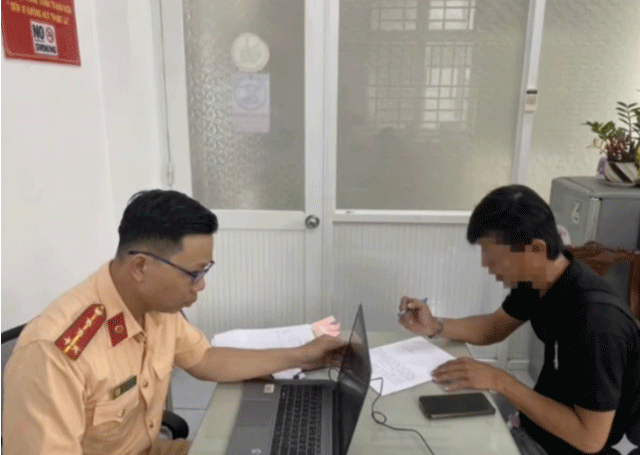 Tai-xe-xe-tai-bang-qua-coc-tieu-1